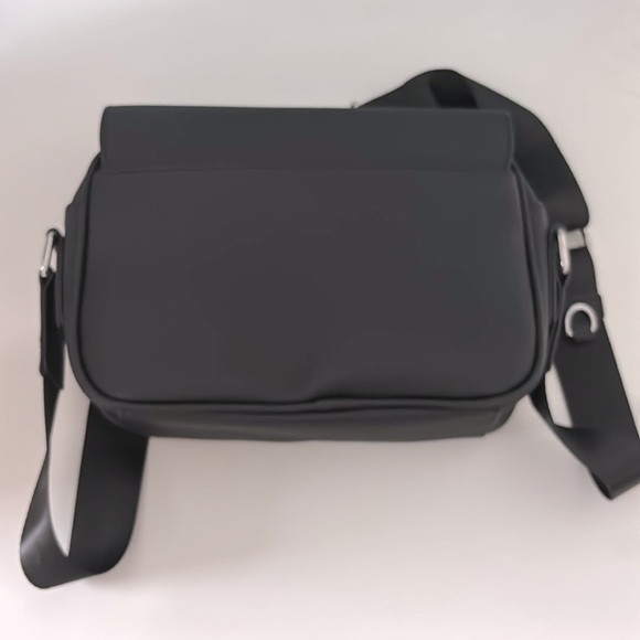 Lacoste 
Classic flap shoulder bag - Picture 3 of 3